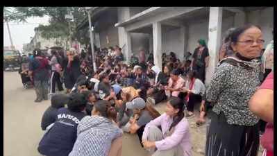 Cops release 3 ‘USRA cadres’ after women protest
