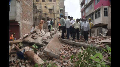Tilted six-storey building demolished in Jaipur’s Ramganj, family loses home