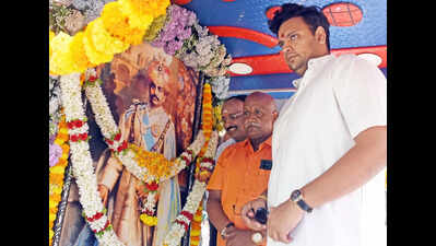 Yaduveer inaugurates Nalwadi Krishnaraja’s Jayanti in Mysuru