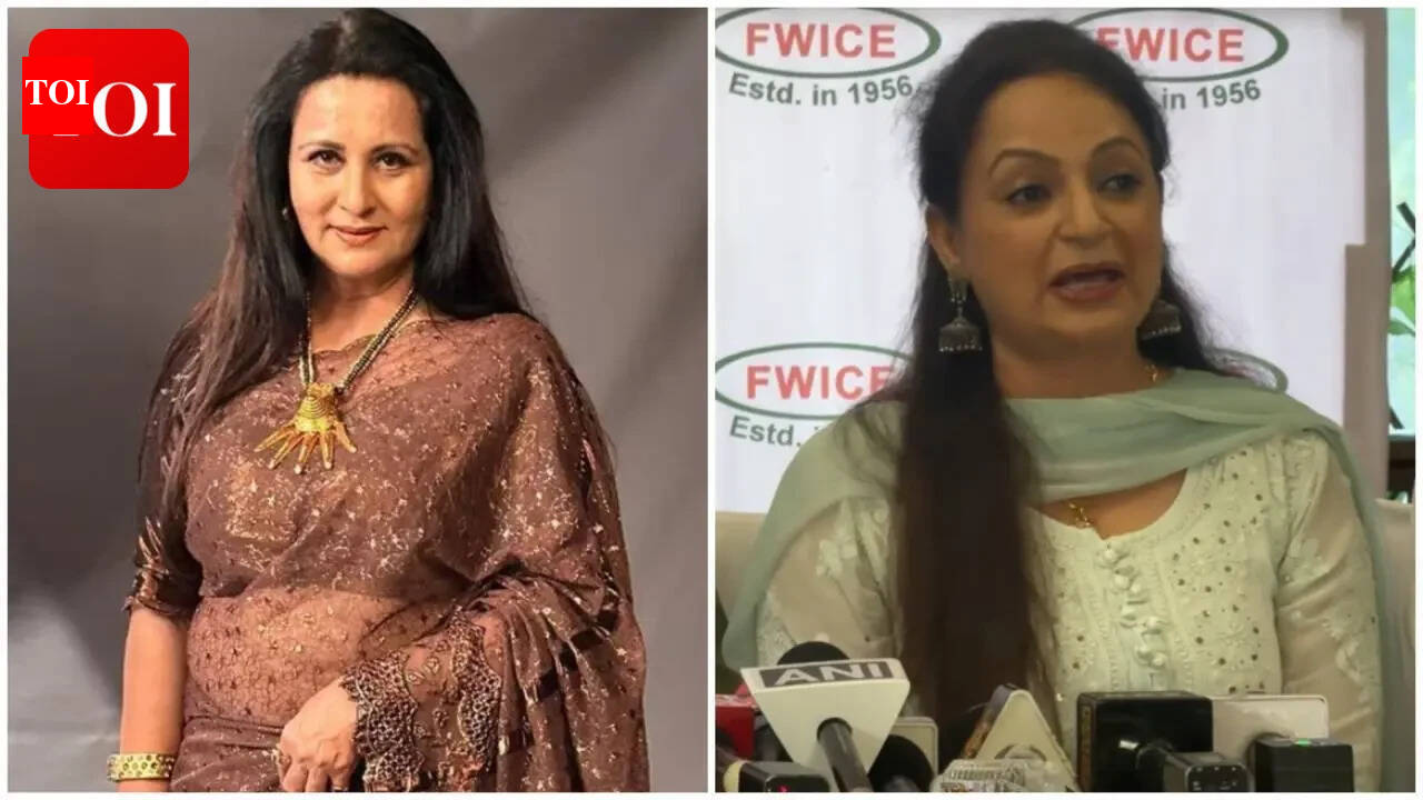 Poonam Dhillon expresses surprise over Upasana Singh’s presence at FWICE press conference amid Ranveer Singh's Don 3 row