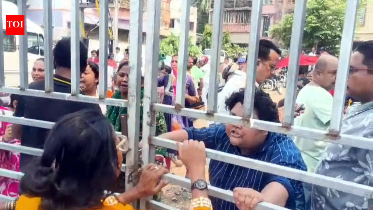 Swarup in cop net, eggs debut in Tolly fight in fed-vs-fed clash
