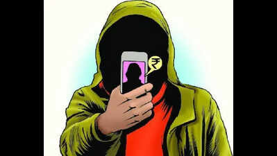 Fraudster dupes woman in credit card con
