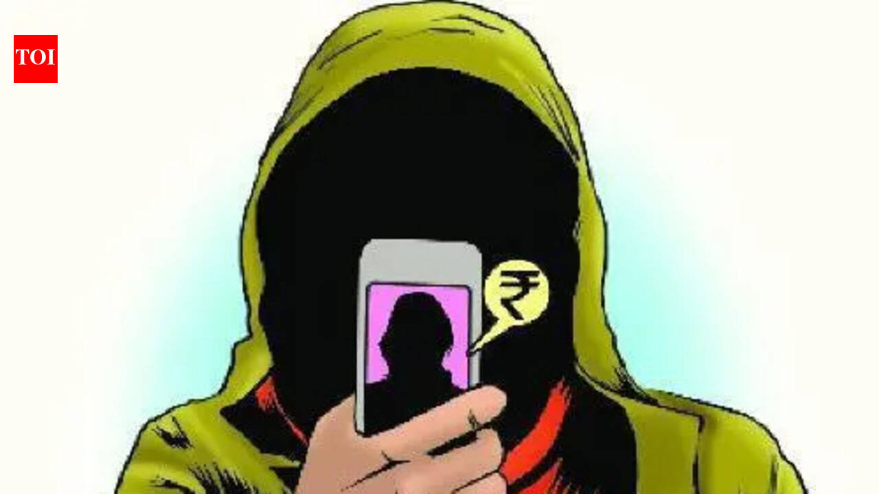 Fraudster dupes woman in credit card con