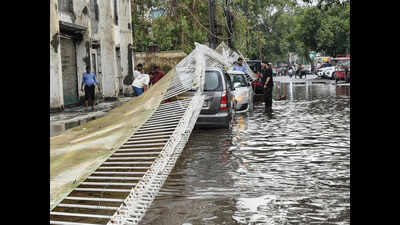 Worker killed as storm dislodges bricks at Greater Noida construction site