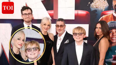 anna-faris-joined-by-son-jack-pratt-and-family-at-scary-movie-6-los-angeles-premiere.jpg