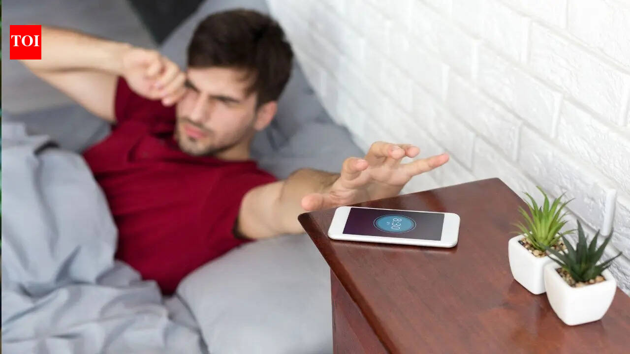 Doctors warn: Checking your phone in the morning is the reason you may be stressed and exhausted all day!