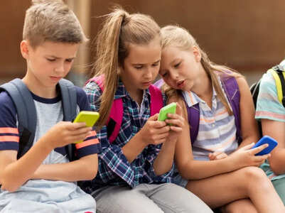 Screens may shape brains: New criticome framework warns