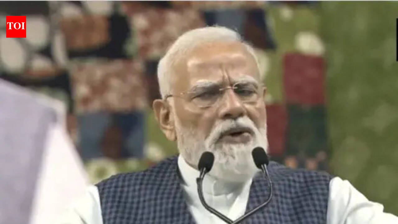 'People's anger forced Cong to change CM in Karnataka': PM Modi