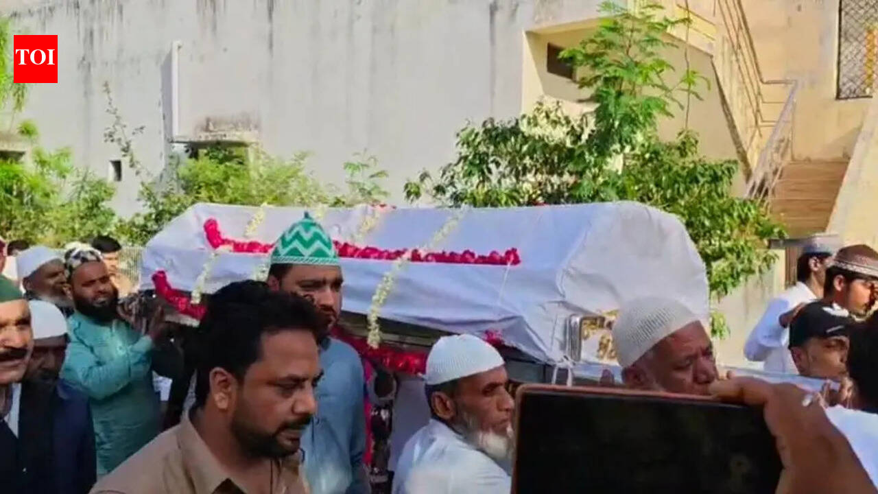 Ujjain tailor killed in Kuwait arrives home in a coffin, laid to rest after tearful procession