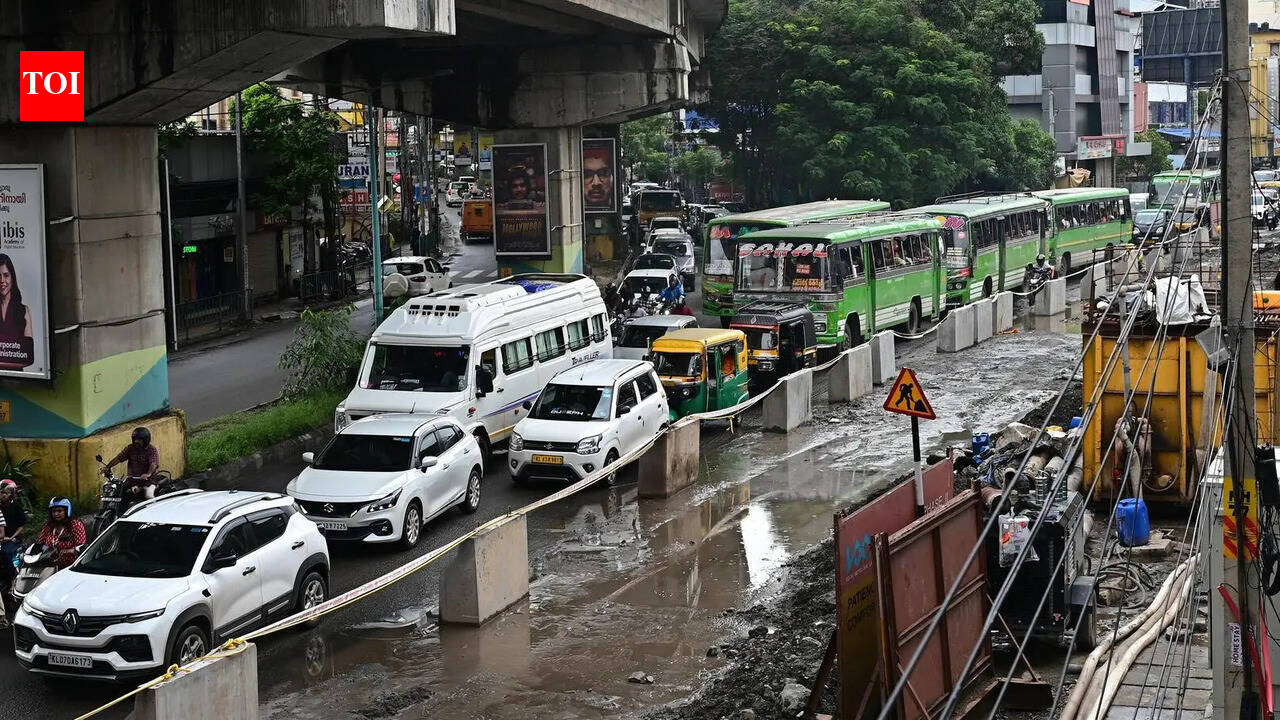Waterlogging and damaged roads lead to traffic snarls in Kochi