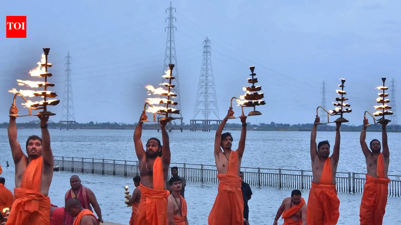 Punya Nadi Harathi programme relaunched at Ibrahimpatnam sangam