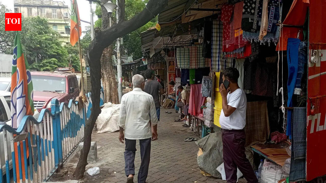 KP, KMC raze 200 Illegal structures on riverfront, push-back drive held on S N Banerjee pavements