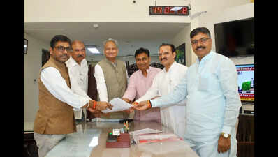 Cong’ Dangi files RS nomination for second term from Raj