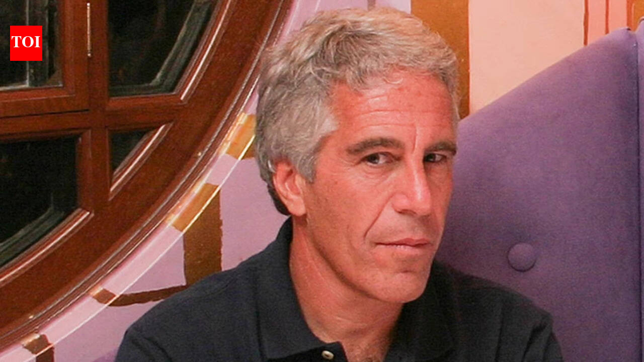 Epstein's prison guard reveals shocking details about day he was found dead in his cell