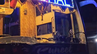 Stones hurled at Indore-Mum  bus on highway, six injured