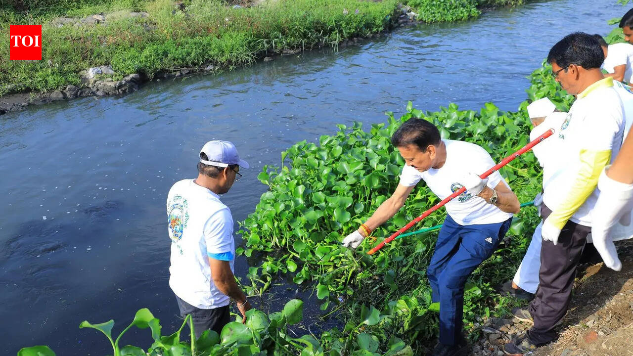 Massive clean-up drive at Nandini river in Nashik