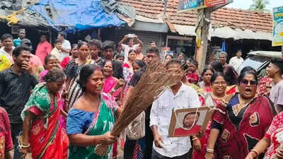 Protesters hurl cow dung, rotten eggs at TMC MLA’s home