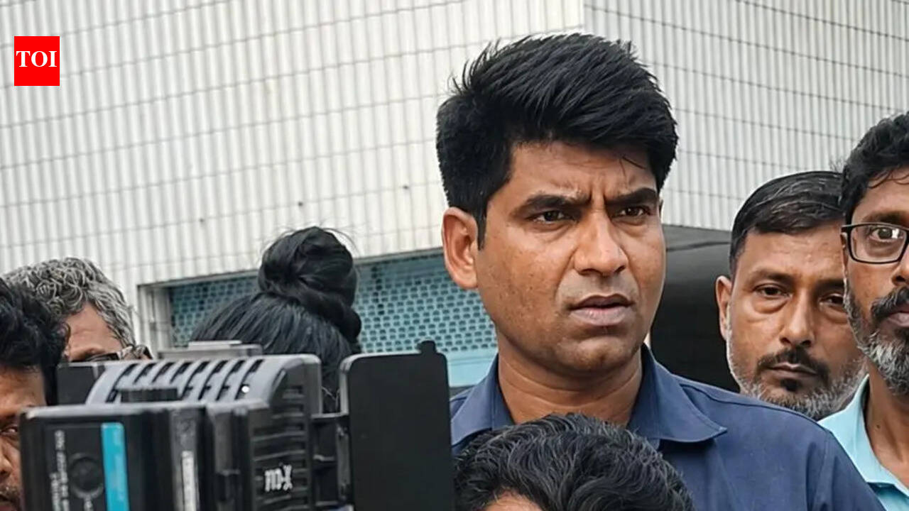 Rudranil Ghosh addresses technicians after Tollygunge unrest