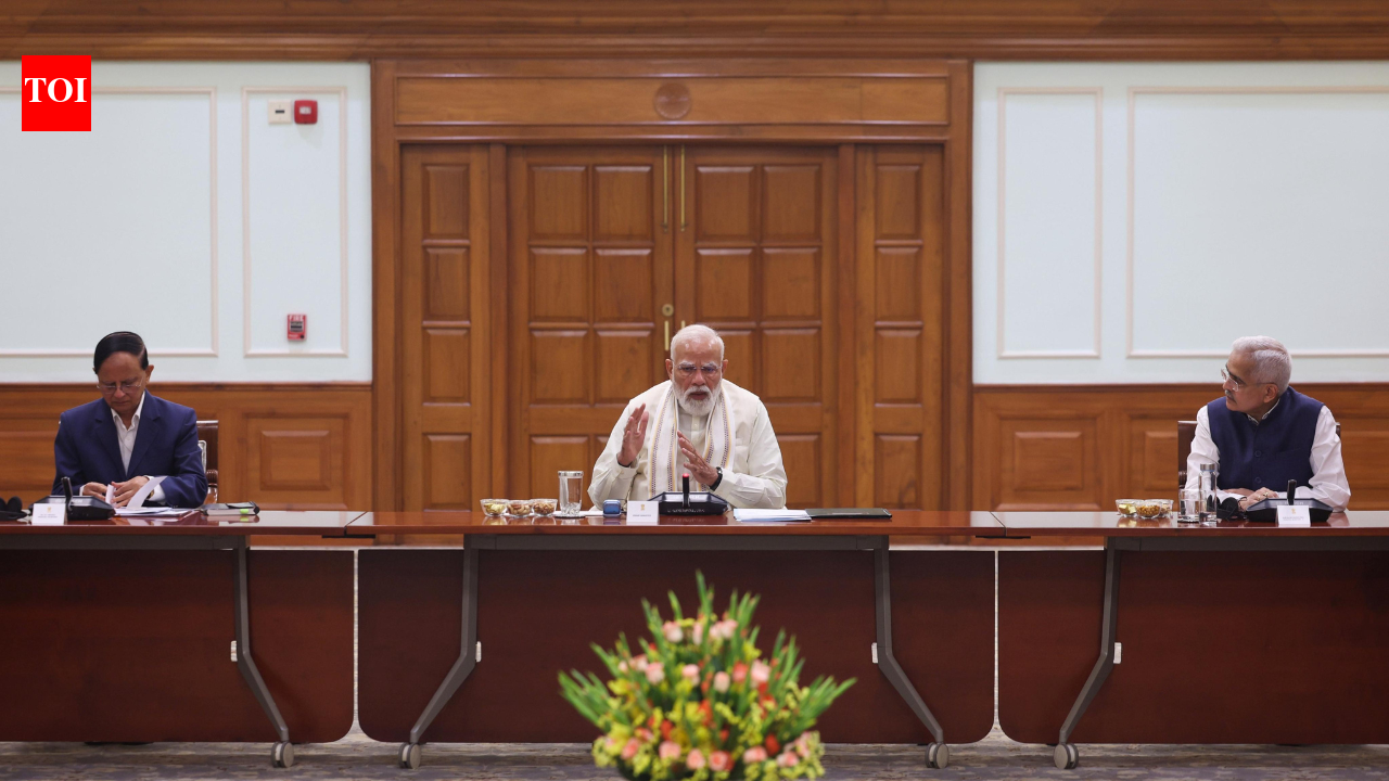 PM Modi chairs EAC meeting, discusses measures to boost India’s economic growth