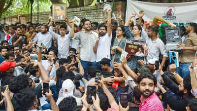 Police detained 6 to prevent confrontation between 2 groups during CJP protest at Delhi's Jantar Mantar