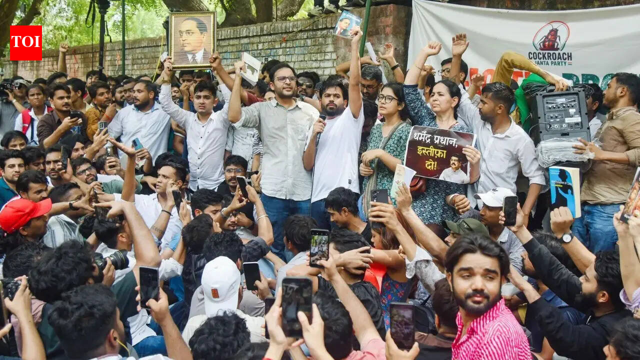 Police detained 6 to prevent confrontation between 2 groups during CJP protest at Delhi's Jantar Mantar
