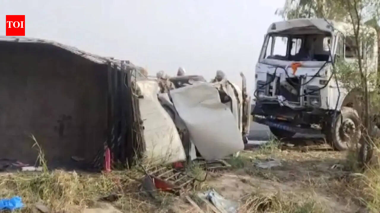 9 killed, several injured in truck-jeep collision in Punjab