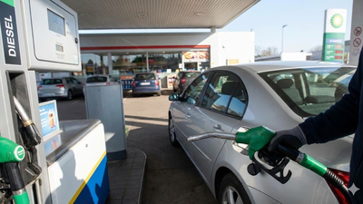 'No fuel shortage, don't panic-buy diesel or petrol,' Maharashtra govt warns