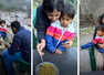 A mother gave her 3-year old Maggi and chips for the first time ever: The child's reaction is a huge lesson for modern parents