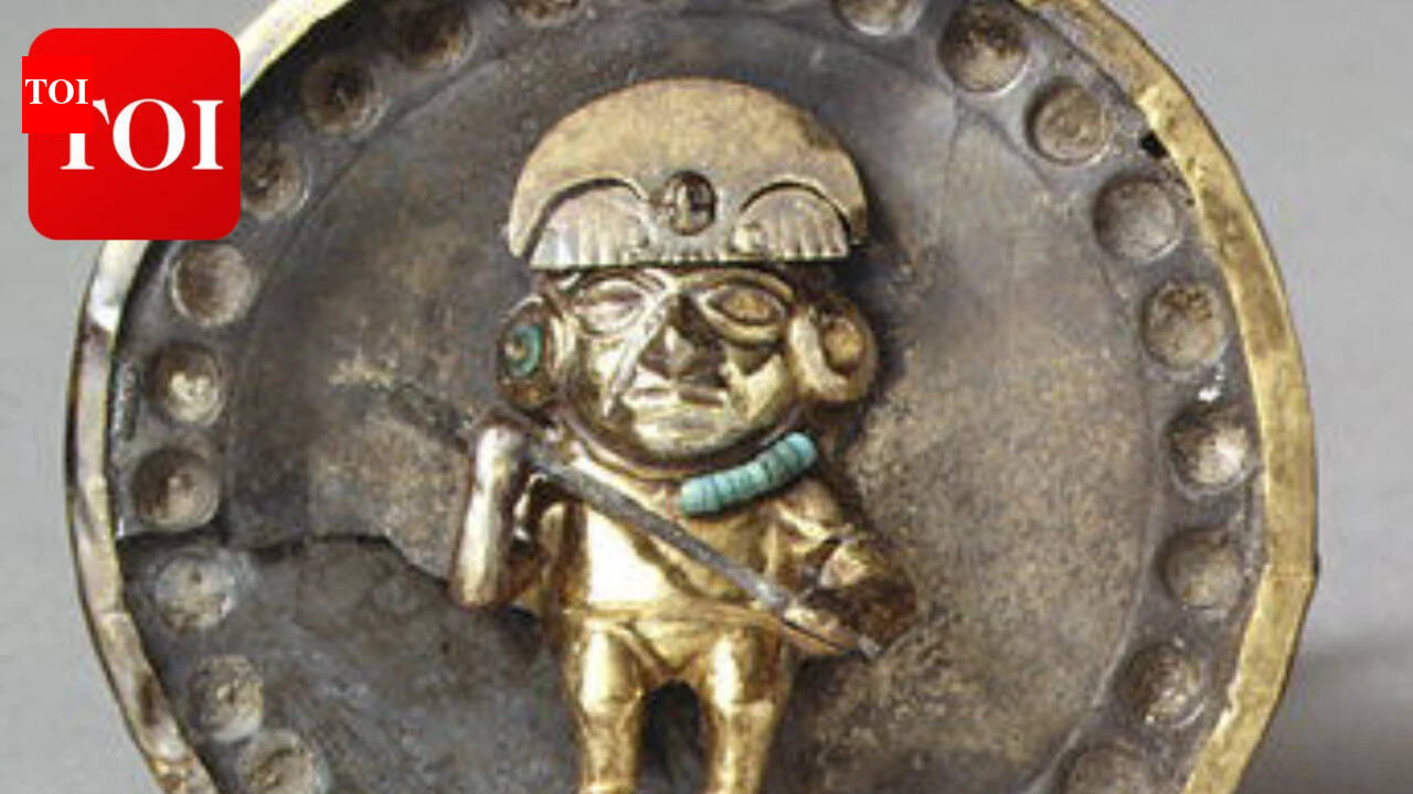 In 1987, archaeologists raced looters in Peru and uncovered the tomb of a Moche ruler