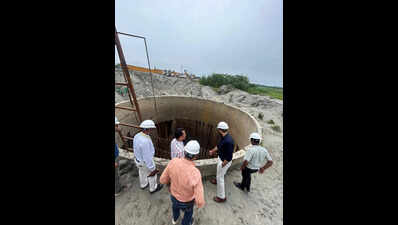 Jorhat DC inspects Jorhat-Majuli bridge construction site, stresses timely completion