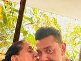 Sunny Deol captures a heartwarming moment of Bobby Deol being showered with love by their mother