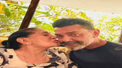 Sunny Deol captures a heartwarming moment of Bobby Deol being showered with love by their mother