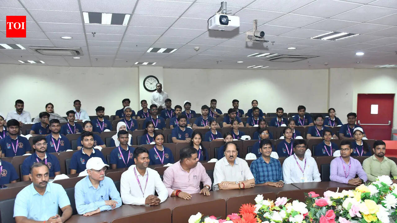 50 Bihar youths leave for Punjab under Ek Bharat Shreshtha Bharat Programme