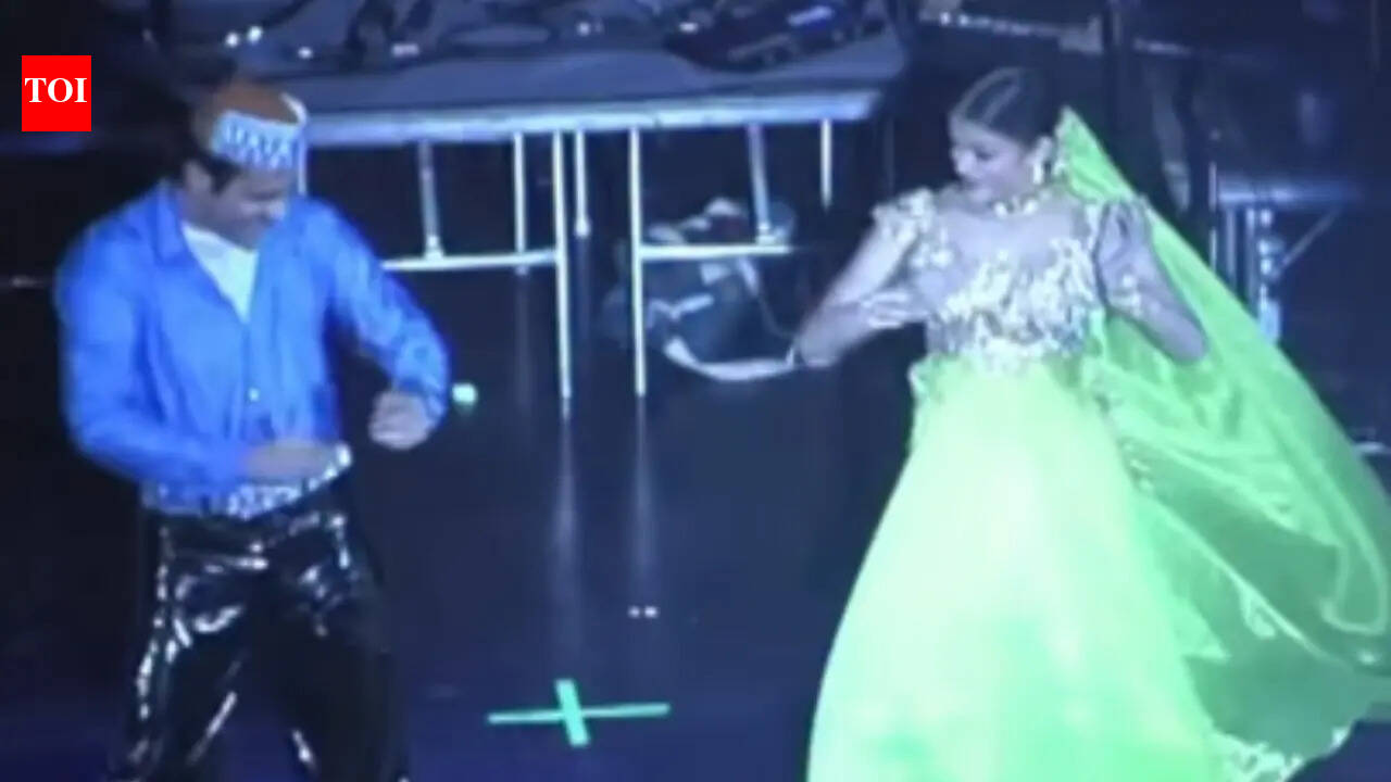 Aishwarya Rai, Akshaye Khanna's stage performance in Miami on 'Taal' song goes viral, netizens react - WATCH VIDEO