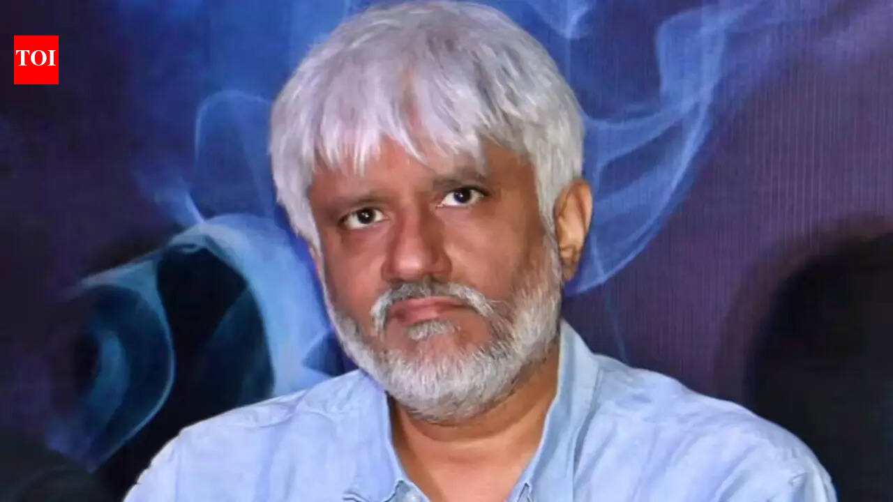 30 करोड़ रुपये की धोखाधड़ी के मामले में जेल में बिताए गए 70 दिनों को याद करते हुए विक्रम भट्ट कहते हैं कि वह लगभग मर चुके थे, उन्होंने खुलासा किया कि मिथुन चक्रवर्ती, संजय दत्त, अजय देवगन ने उन्हें फोन किया था | हिंदी मूवी समाचार