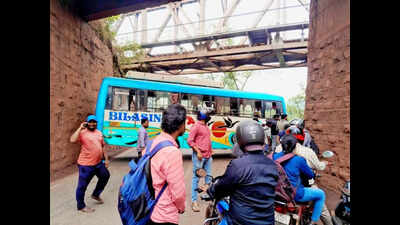 Passengers have a narrow escape