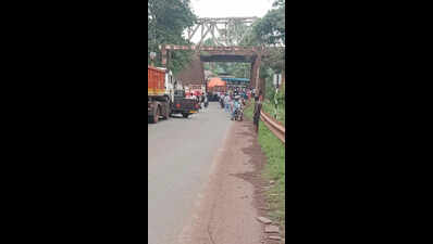 Passengers have a narrow escape