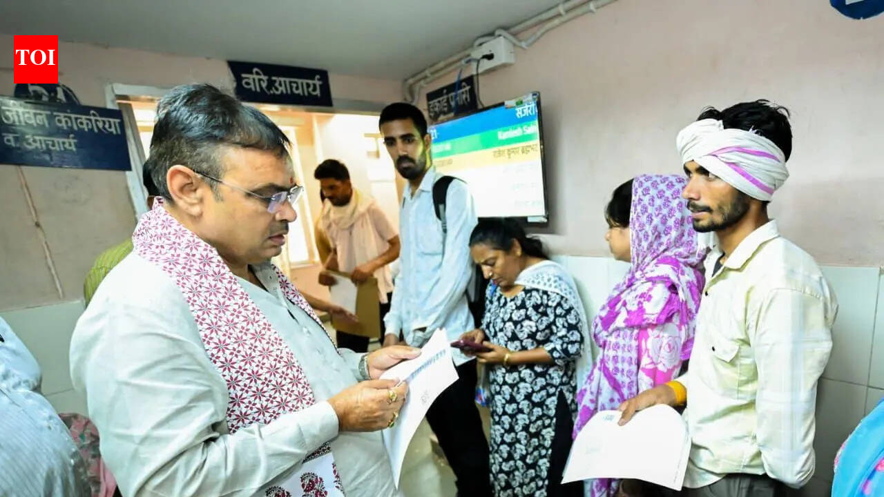Raj CM directs dept-wise testing, medicine counters at SMS Hospital during surprise visit