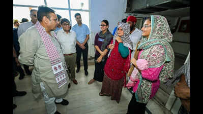 Raj CM directs dept-wise testing, medicine counters at SMS Hospital during surprise visit