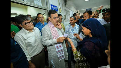 Raj CM directs dept-wise testing, medicine counters at SMS Hospital during surprise visit