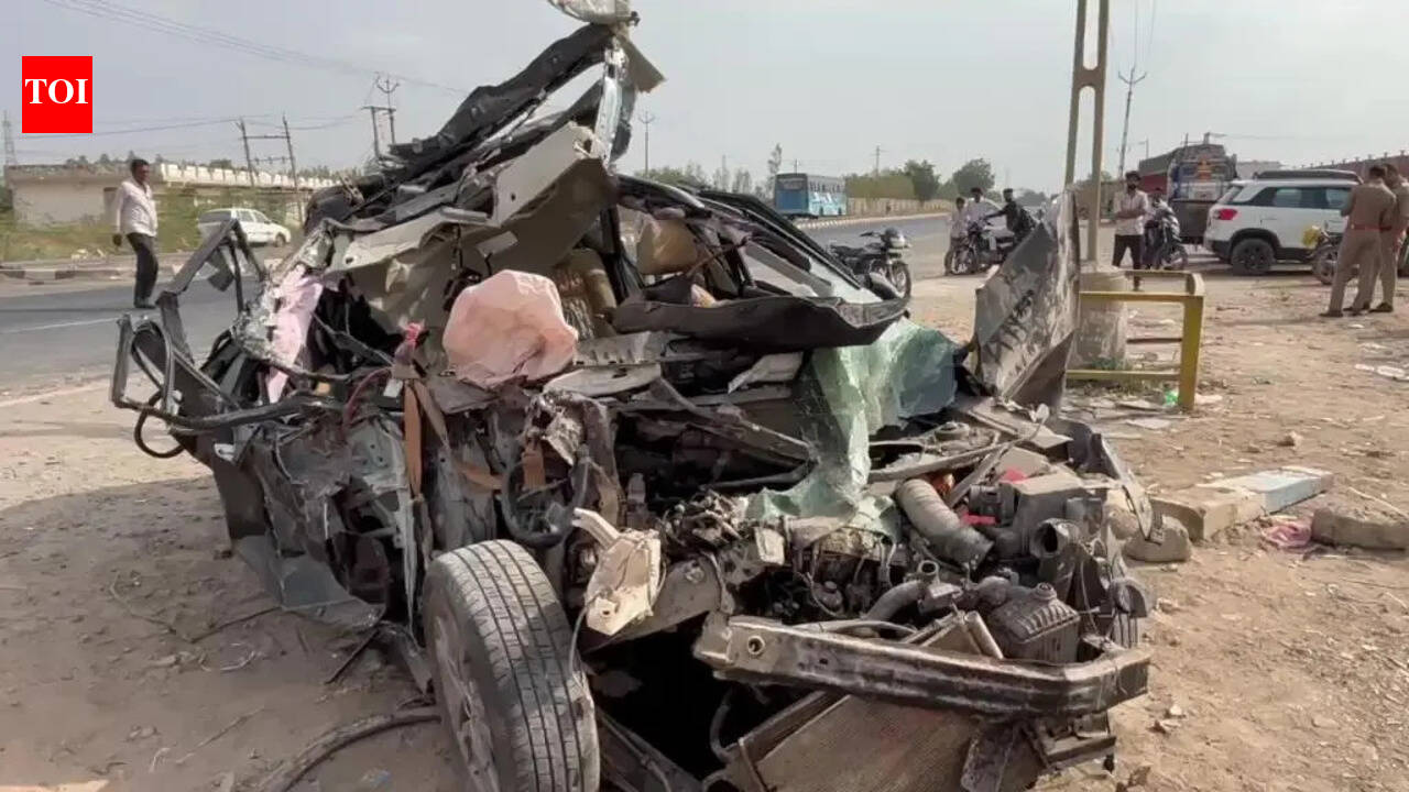 Five killed in car-dumper collision near Halvad