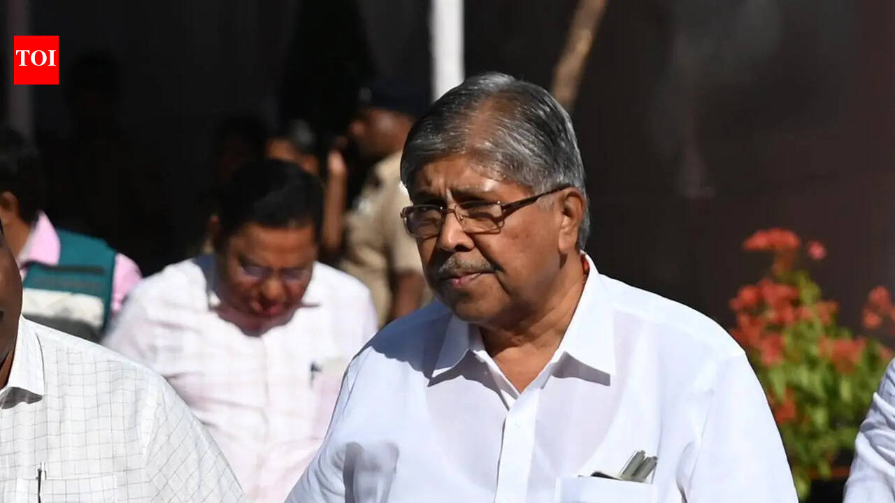 Education minister Patil’s ‘What has SPPU done?’ remark triggers debate