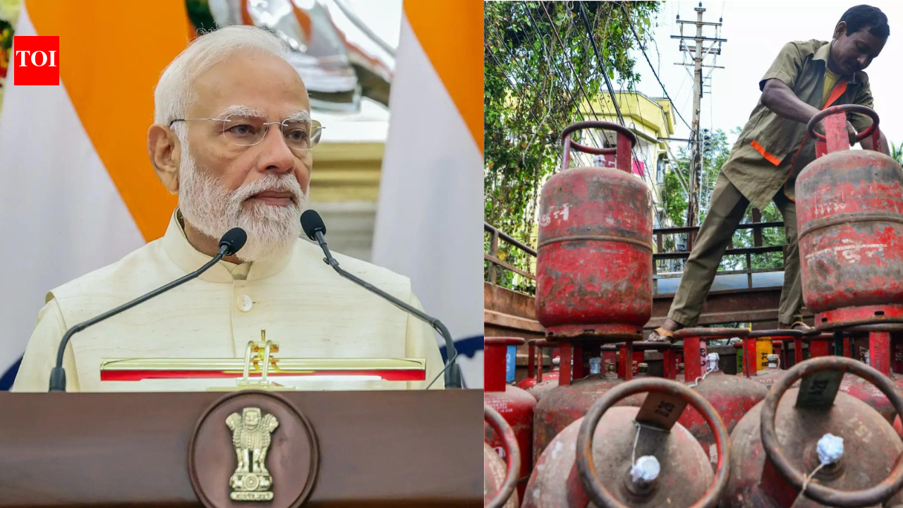 'Vishwaguru can't shield its own citizens': Oppn slams Centre over Rs 29 LPG price hike