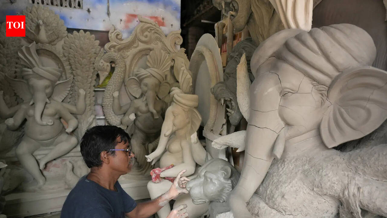 Festive season nears, yet Kumartuli struggles to bring its deities to life