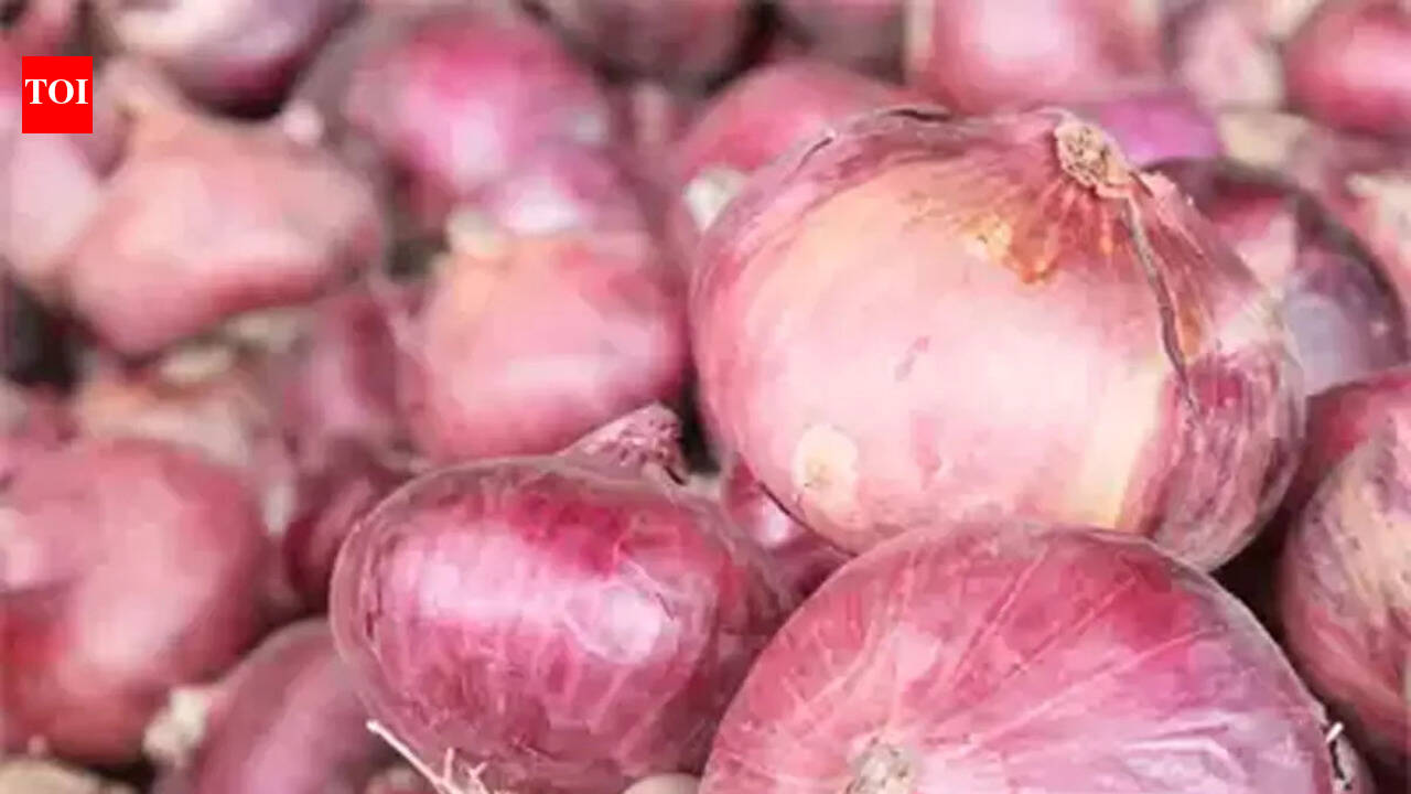 Maharashtra onion farmers demand Rs 3,000/quintal, say relief measures fall short