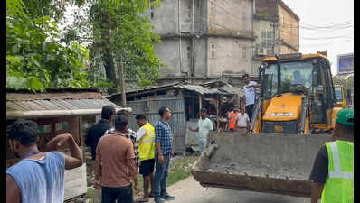 DMC launches citywide eviction drive to clear public spaces