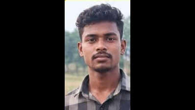 Speeding bike hits barricade near Jabra check post, 2 killed