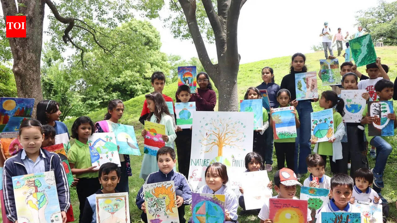 Schoolkids paint on Mother Nature in Tokyo contest
