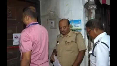 Cops paste summons notice on Aroop house, ask him to appear today