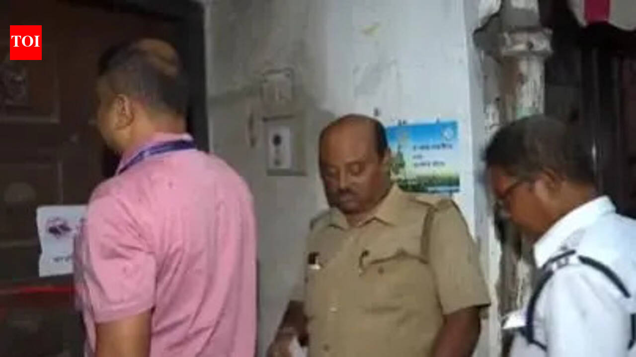 Cops paste summons notice on Aroop house, ask him to appear today